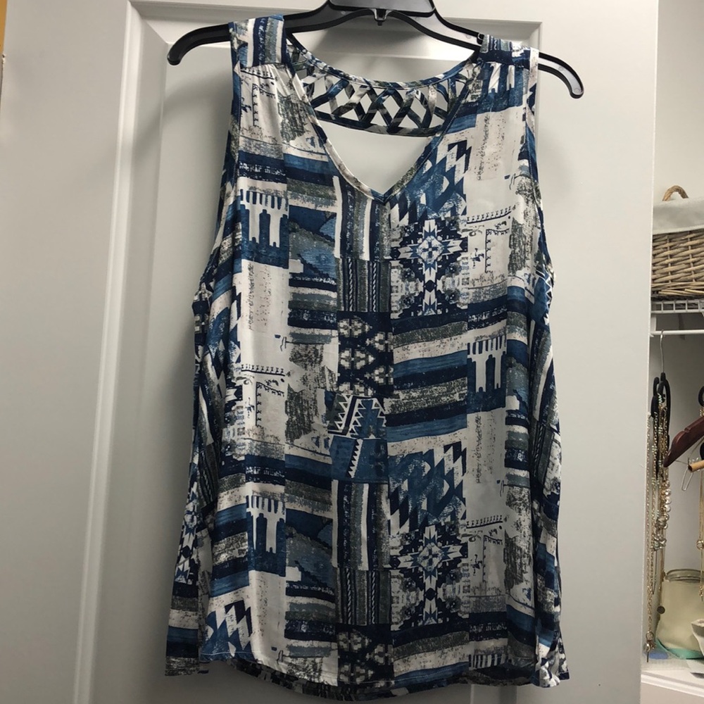 Patterned tank